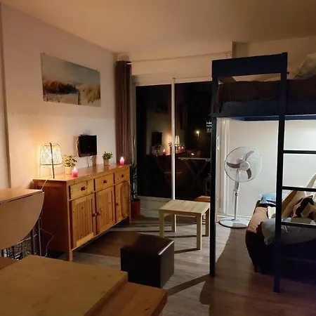 A L'ocean Au Dessus Des Pins