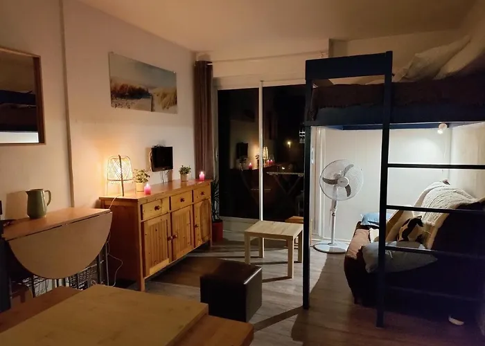 A L'ocean Au Dessus Des Pins